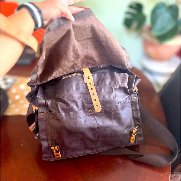 Will Leather Men's Waxed Canvas Carryall Messenger, dark brown,One Size.Like new - Picture 3 of 9